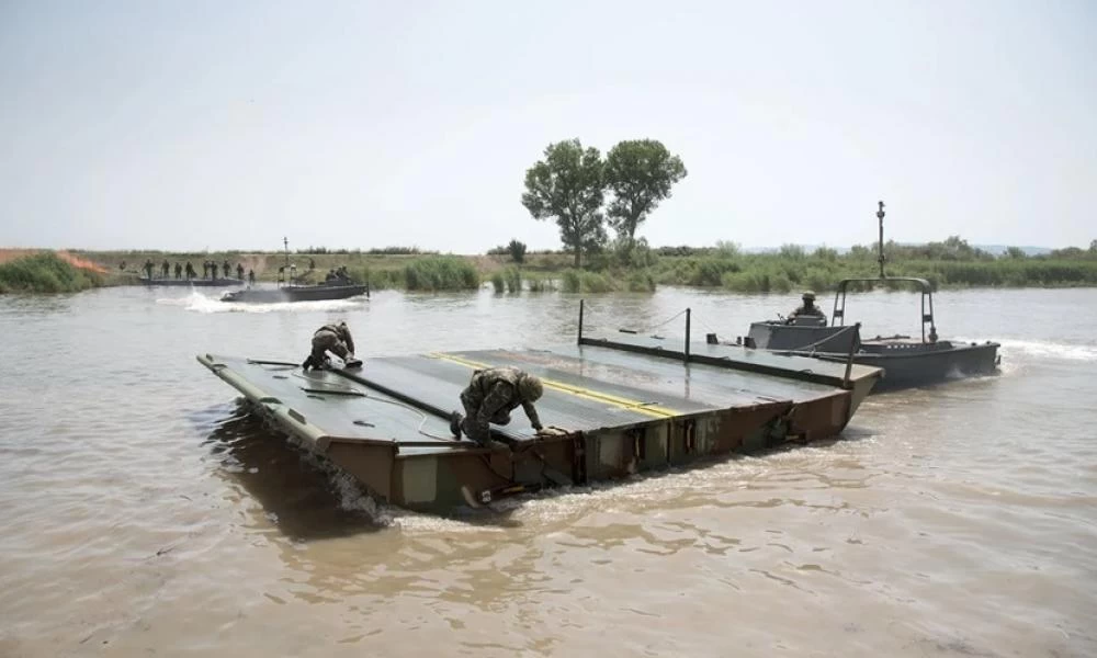 Έβρος: Εντυπωσιακές εικόνες και βίντεο από άσκηση του στρατού